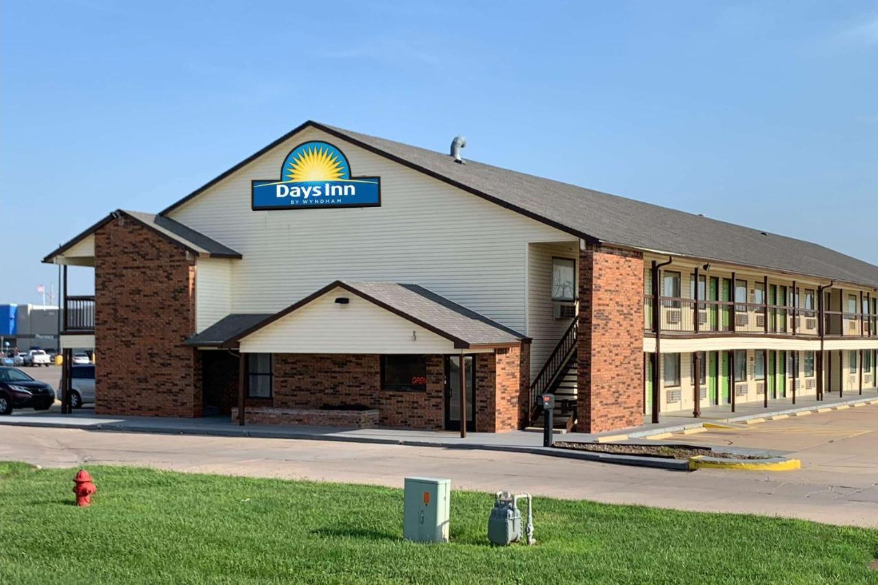 Days Inn By Wyndham Pratt Exterior photo